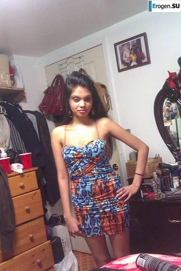 slim dark-skinned girl undresses. Photo 31