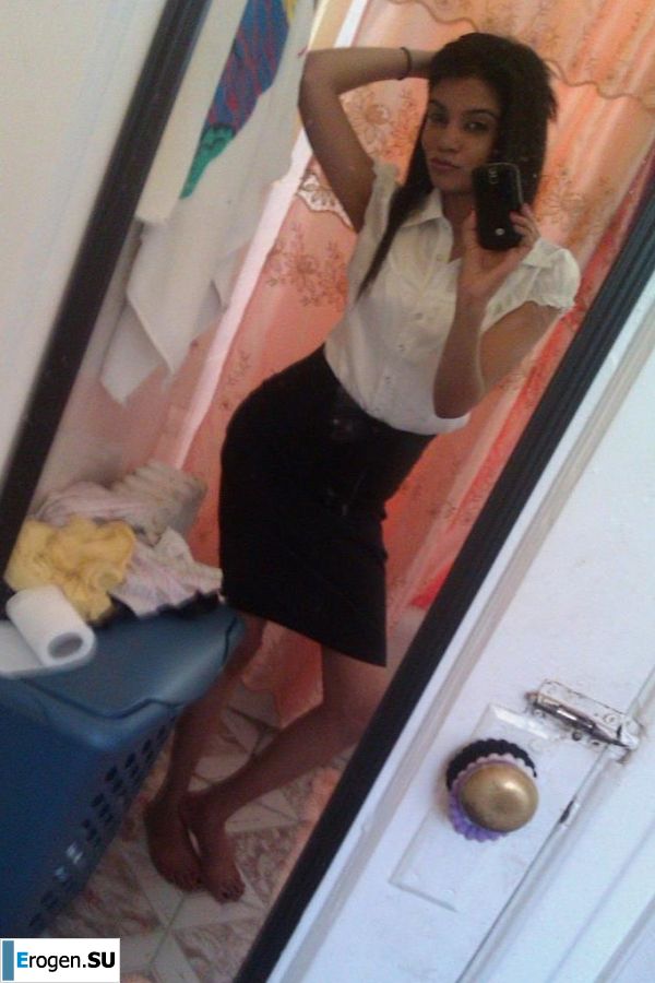 slim dark-skinned girl undresses. Photo 4