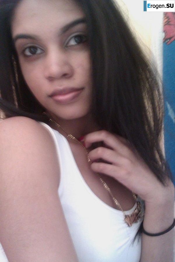 slim dark-skinned girl undresses. Photo 5