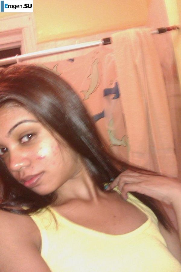 slim dark-skinned girl undresses. Photo 6