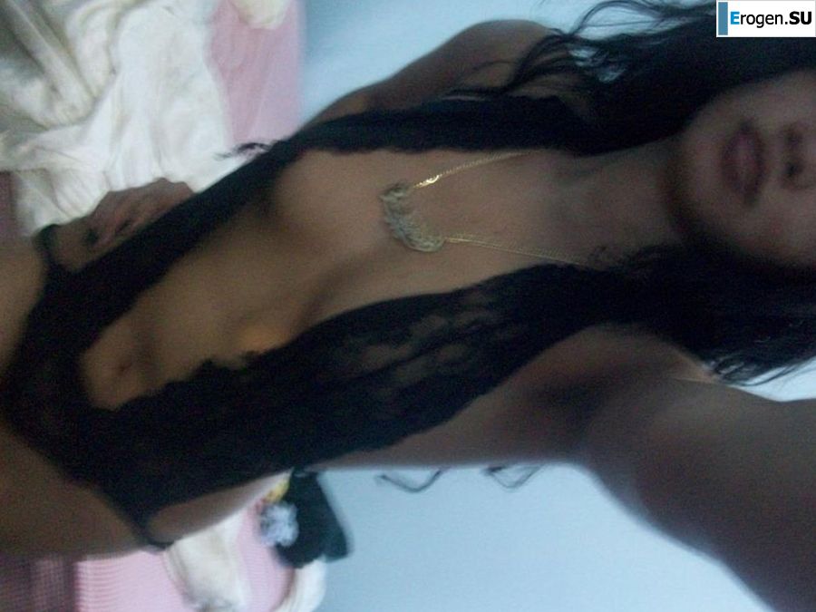 slim dark-skinned girl undresses. Photo 7