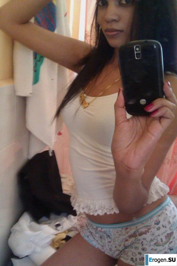 slim dark-skinned girl undresses. Photo 9