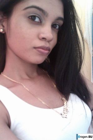 slim dark-skinned girl undresses. Thumb 13