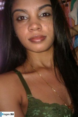 slim dark-skinned girl undresses. Thumb 15