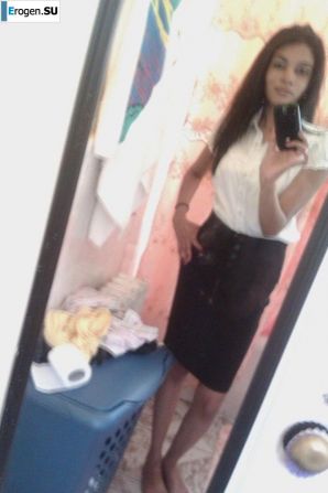 slim dark-skinned girl undresses. Thumb 21