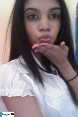 slim dark-skinned girl undresses. Thumb 33