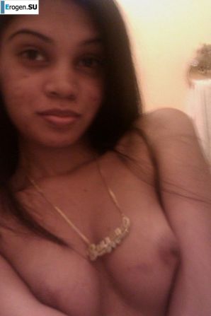 slim dark-skinned girl undresses. Thumb 37