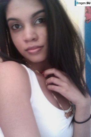 slim dark-skinned girl undresses. Thumb 5