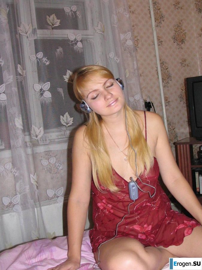 nude sketches from a cute blonde. Photo 14