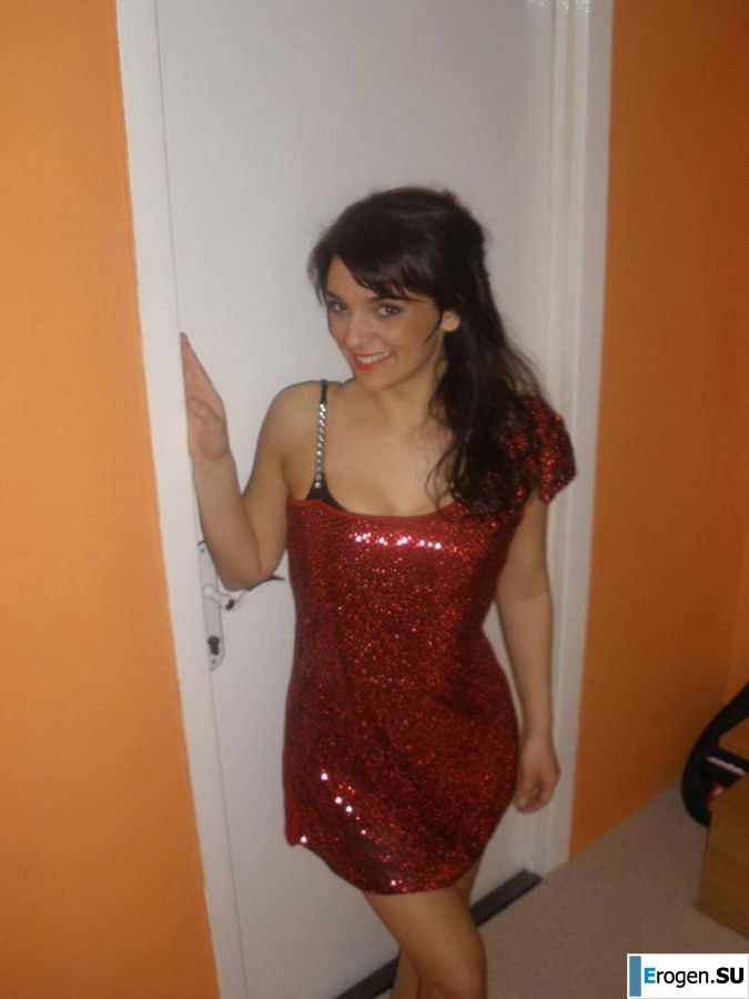 chic Italian woman posing and undressing. Photo 26