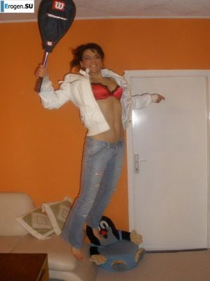 chic Italian woman posing and undressing. Thumb 11