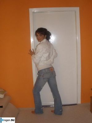 chic Italian woman posing and undressing. Thumb 14