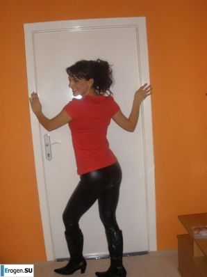 chic Italian woman posing and undressing. Thumb 19