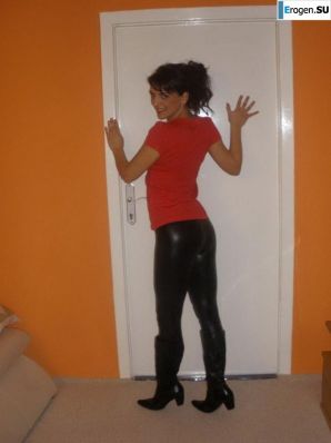 chic Italian woman posing and undressing. Thumb 20