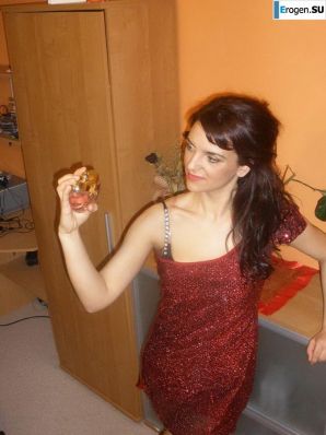 chic Italian woman posing and undressing. Thumb 27