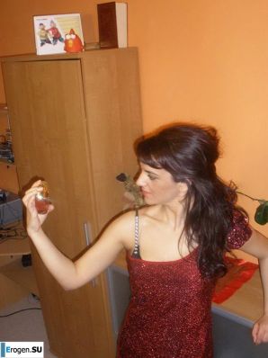 chic Italian woman posing and undressing. Thumb 29