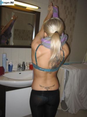 tattooed blonde walks naked. Thumb 22
