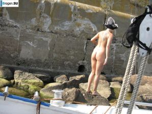 tattooed blonde walks naked. Thumb 39