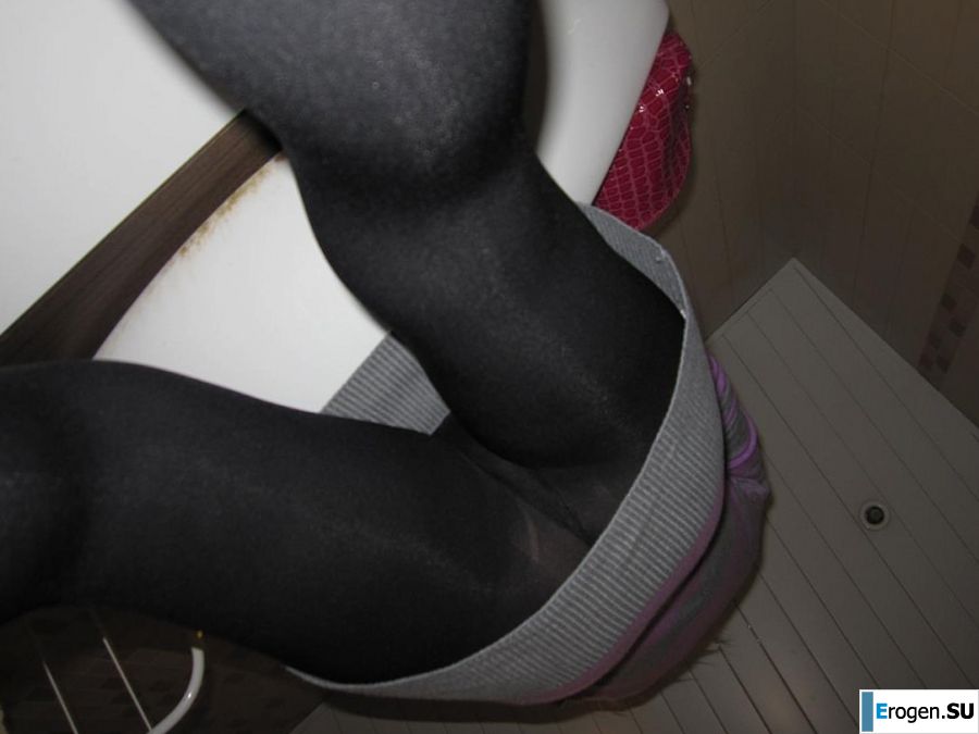 tattooed blonde walks naked. Part 2. Photo 33