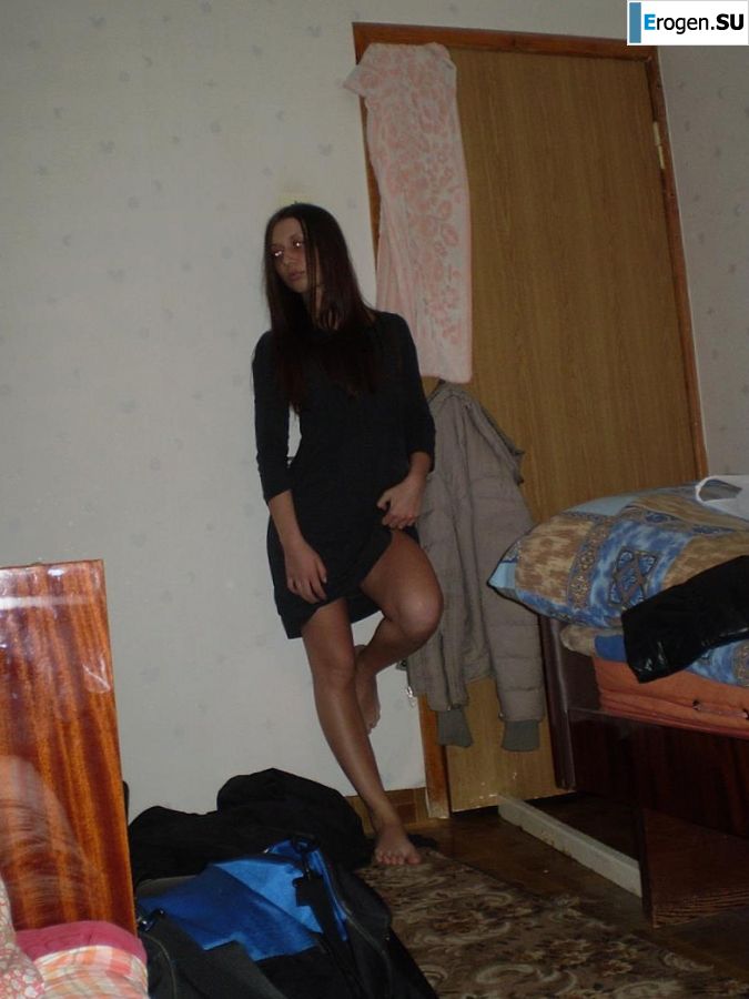 Классическая обнаженка на фоне ковра. Фото 8