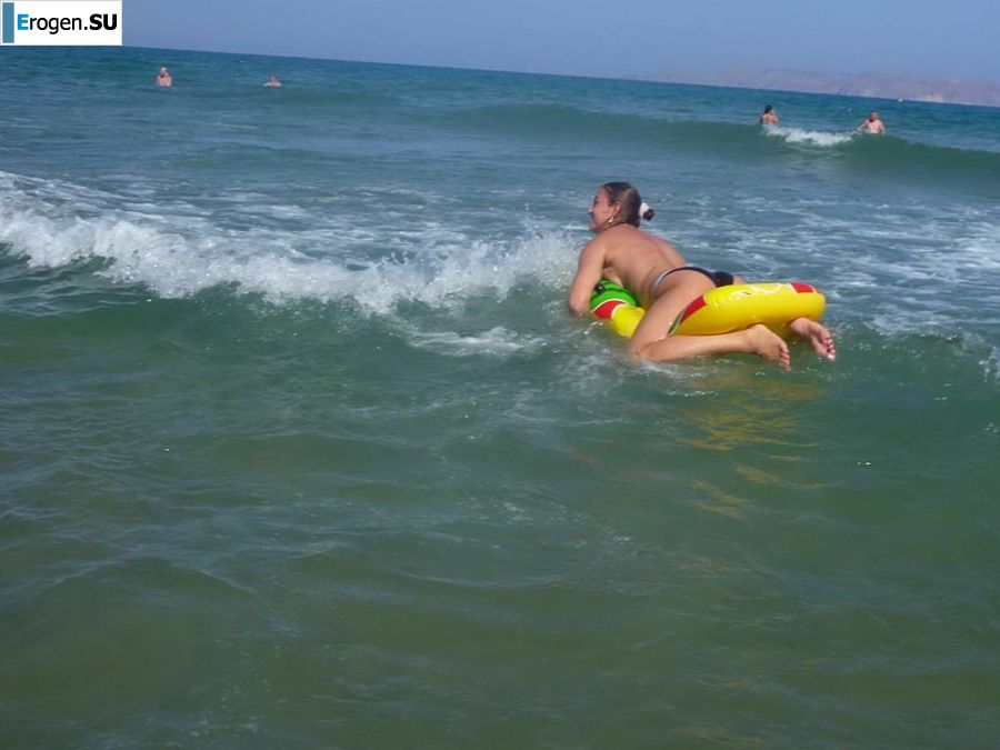 веселье на нудистском пляже. Фото 19