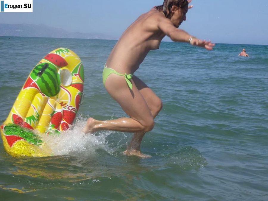 веселье на нудистском пляже. Фото 24