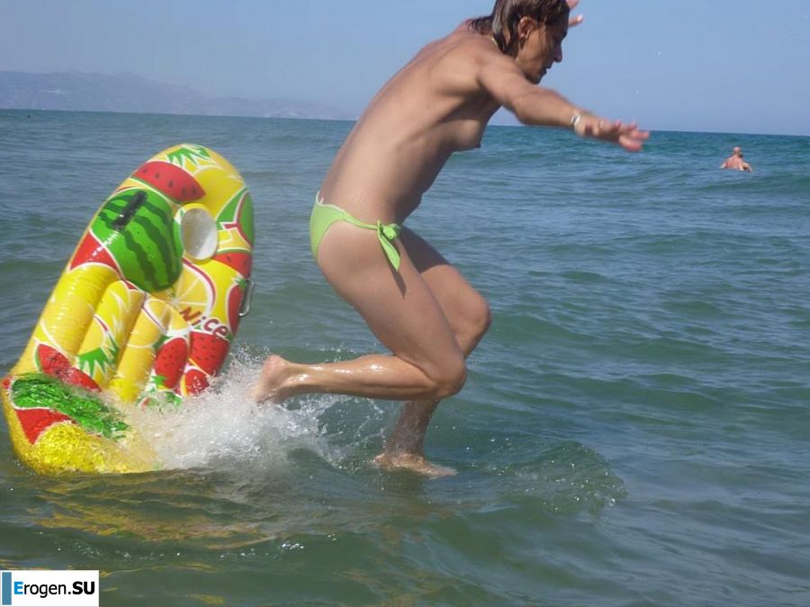 веселье на нудистском пляже. Фото 25