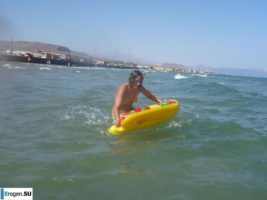 веселье на нудистском пляже. Фото 26