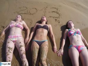 веселье на нудистском пляже. Эскиз 18