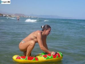 веселье на нудистском пляже. Эскиз 21