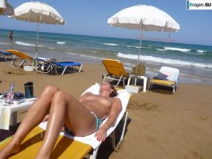 веселье на нудистском пляже. Эскиз 31