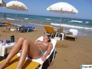 веселье на нудистском пляже. Эскиз 32