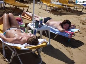 веселье на нудистском пляже. Эскиз 33