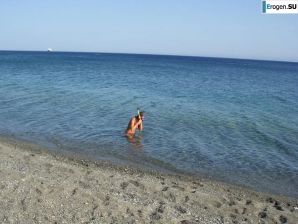 веселье на нудистском пляже. Эскиз 6