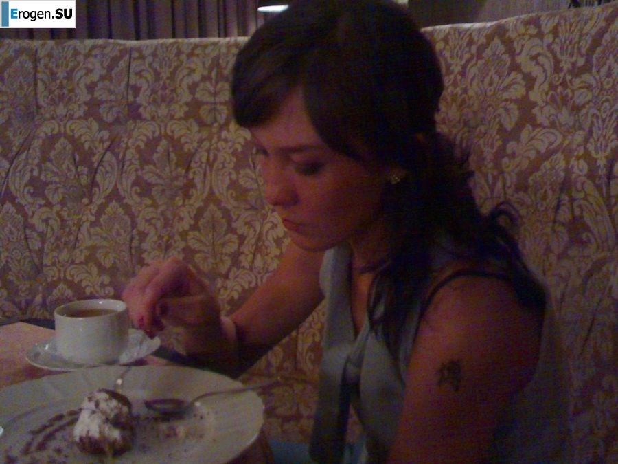 озабоченый муж подлавливает на камеру свою раздетую жену. Фото 28