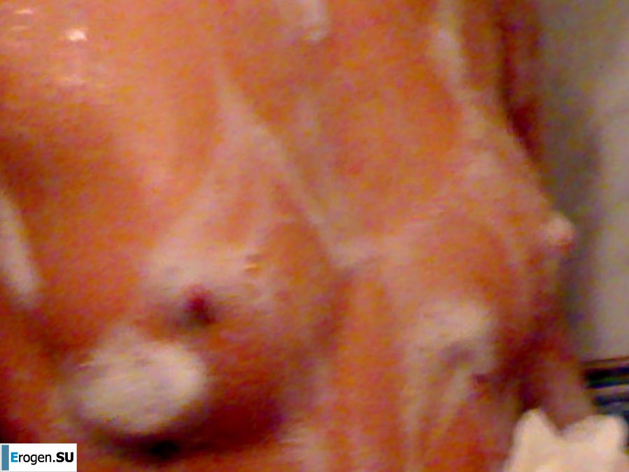 озабоченый муж подлавливает на камеру свою раздетую жену. Фото 30