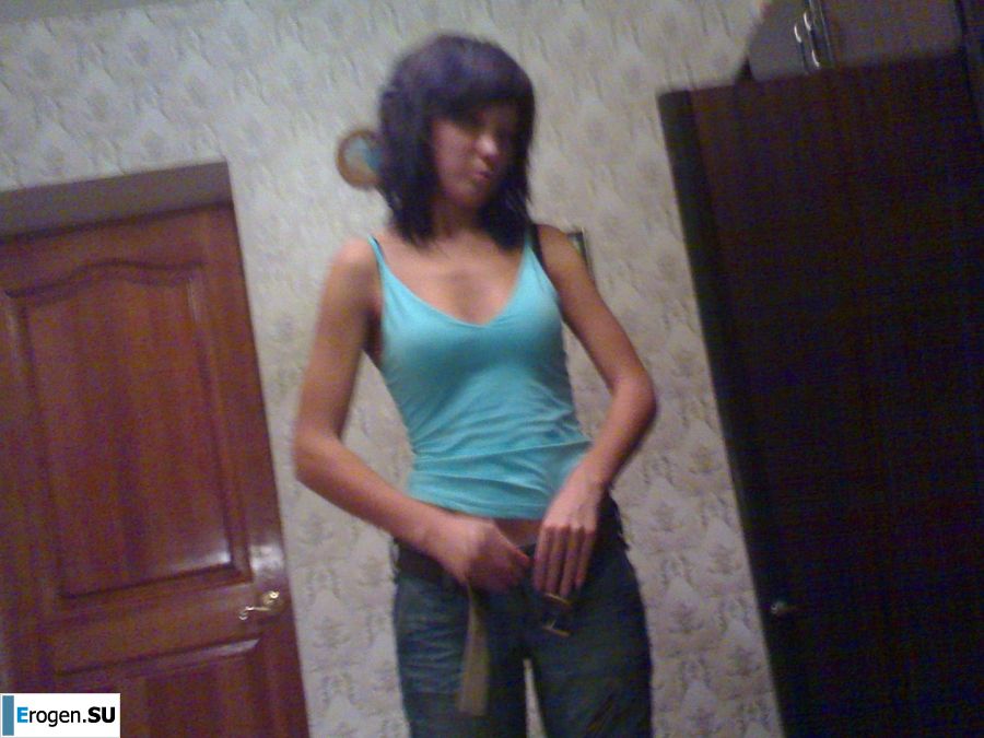 озабоченый муж подлавливает на камеру свою раздетую жену. Фото 34