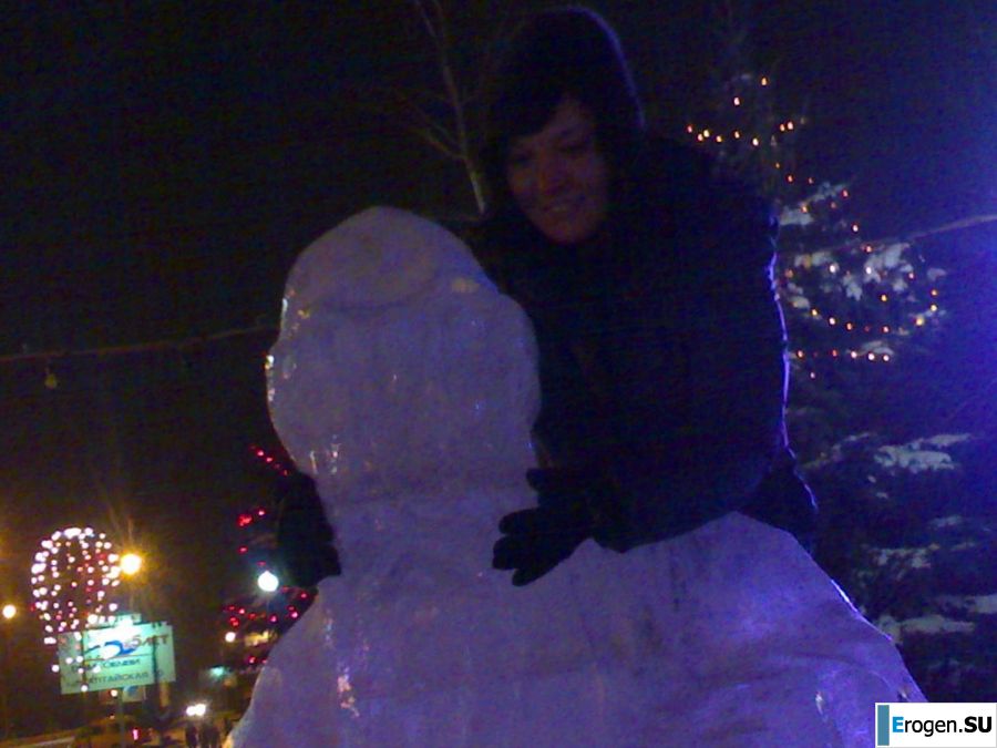 озабоченый муж подлавливает на камеру свою раздетую жену. Фото 35