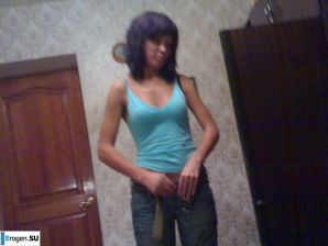 озабоченый муж подлавливает на камеру свою раздетую жену. Эскиз 34