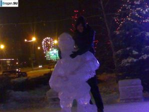 озабоченый муж подлавливает на камеру свою раздетую жену. Эскиз 36