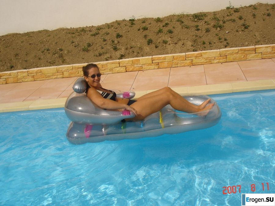 засветила свой третий размер груди. Фото 10