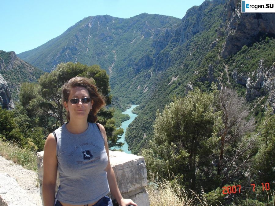 засветила свой третий размер груди. Фото 26