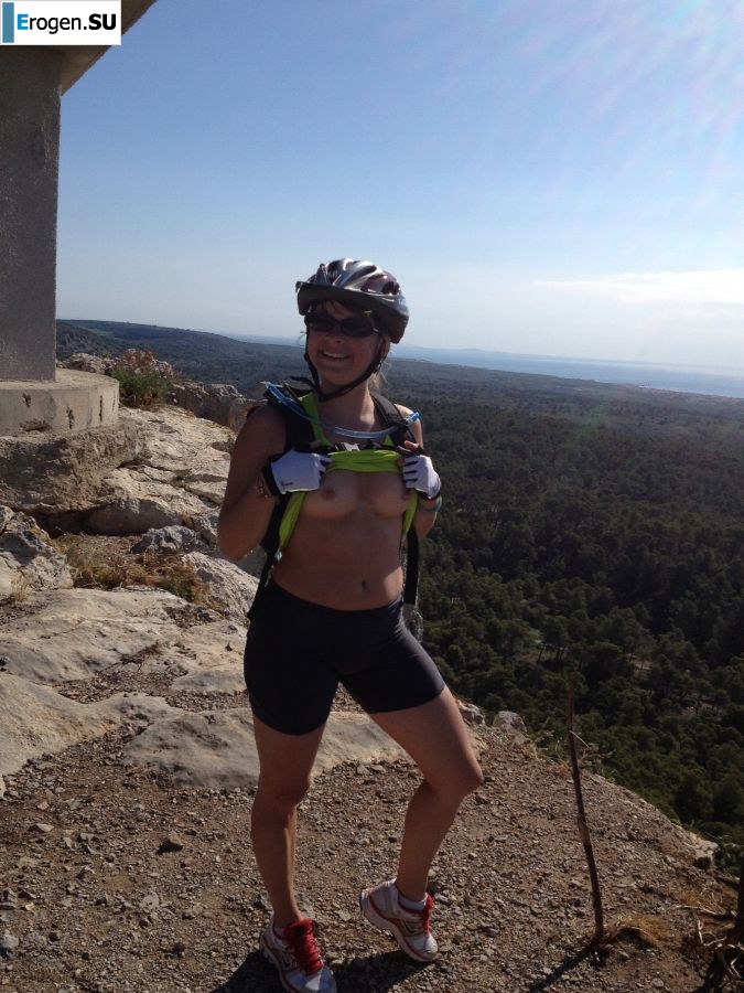 озорная шалунья на пляже. Фото 19