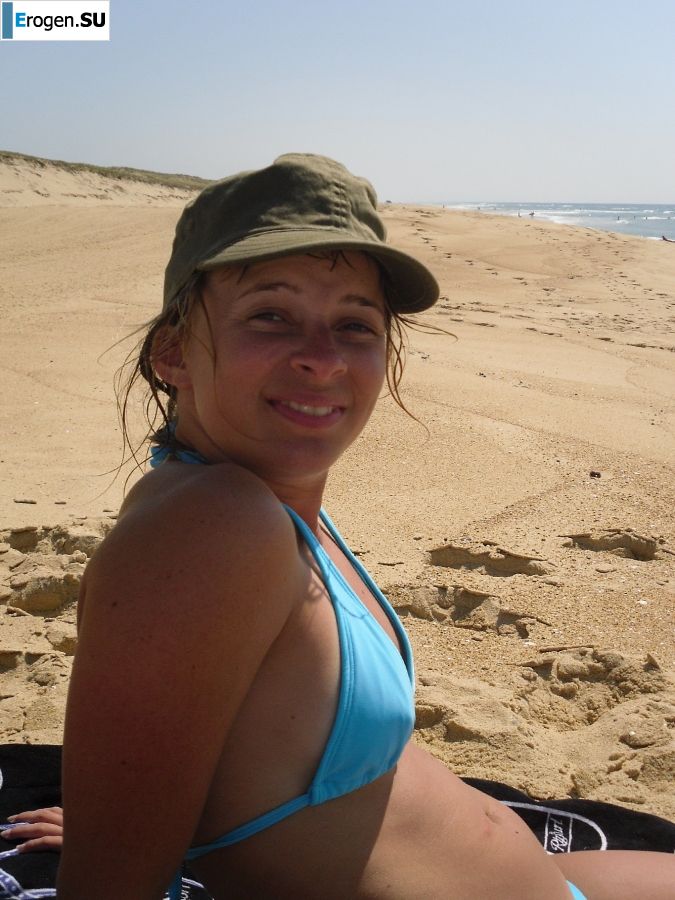 озорная шалунья на пляже. Фото 53