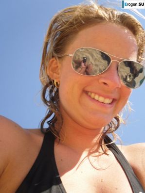 mischievous minx on the beach. Thumb 30