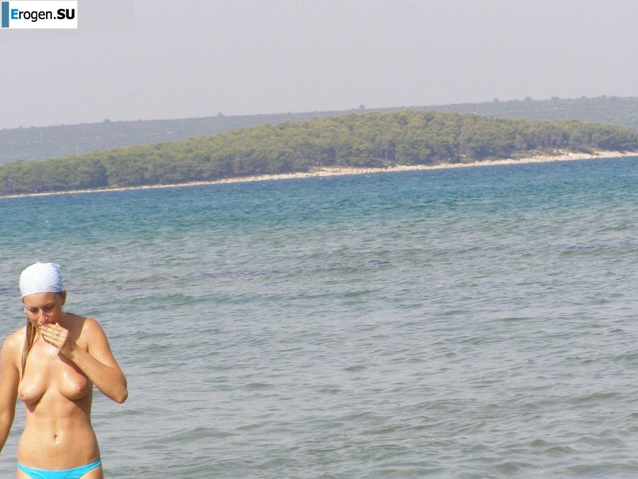 nude on the beach and in the room. Photo 25