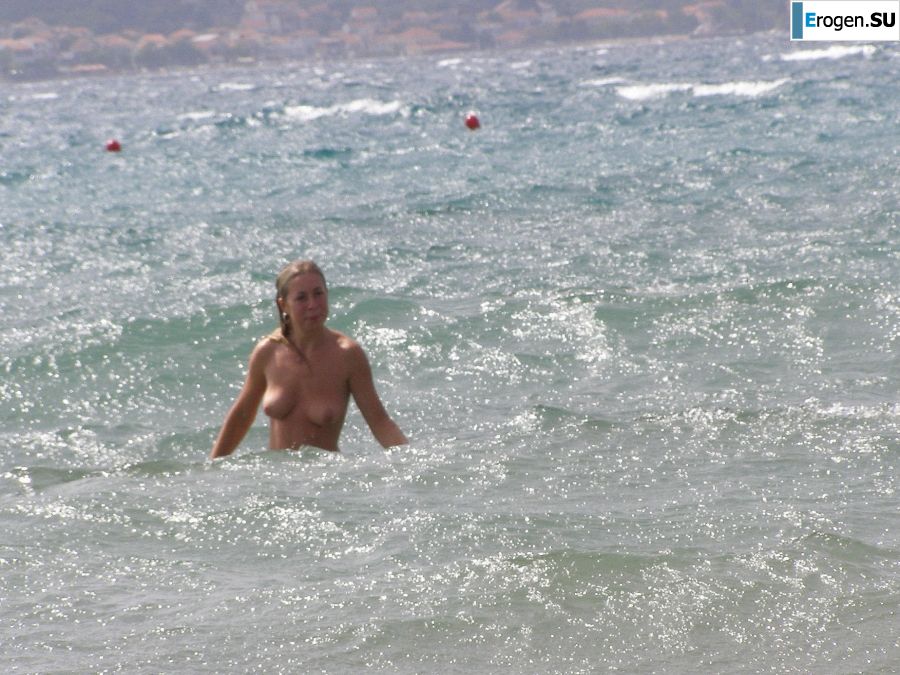 nude on the beach and in the room. Photo 7