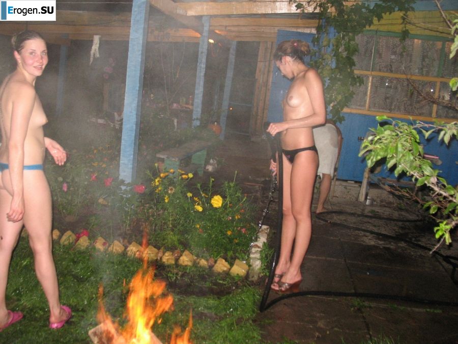 nudists in nature outside the city. Photo 34