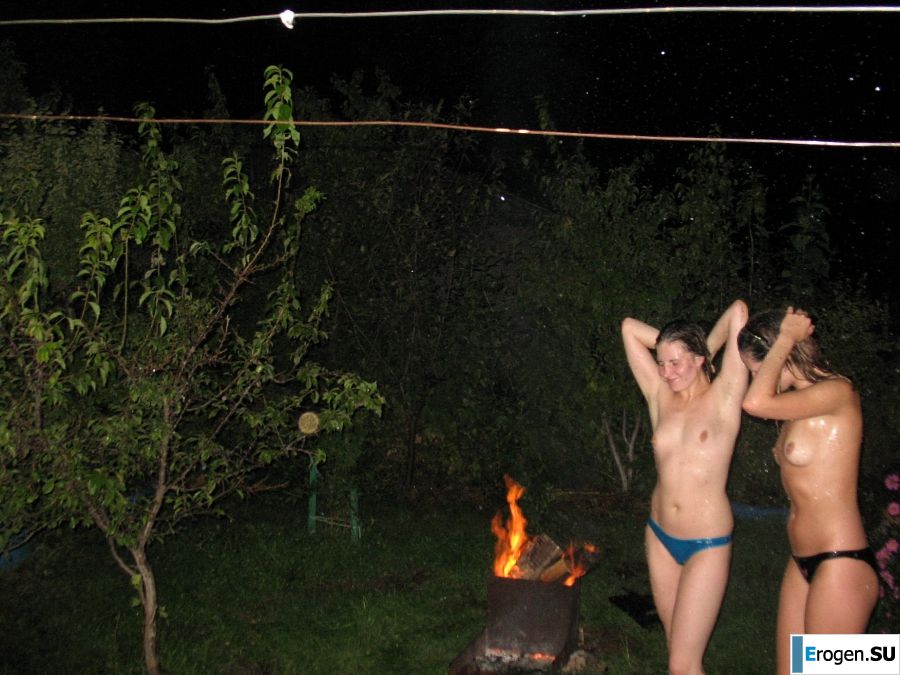 nudists in nature outside the city. Photo 39