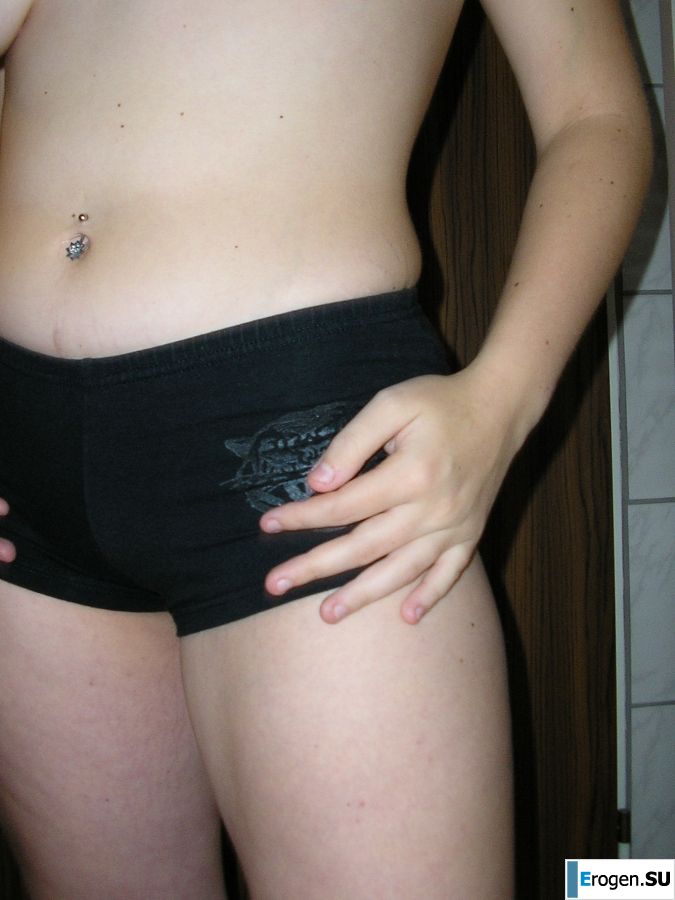 the next self-arrows of an uncut girl. Photo 24